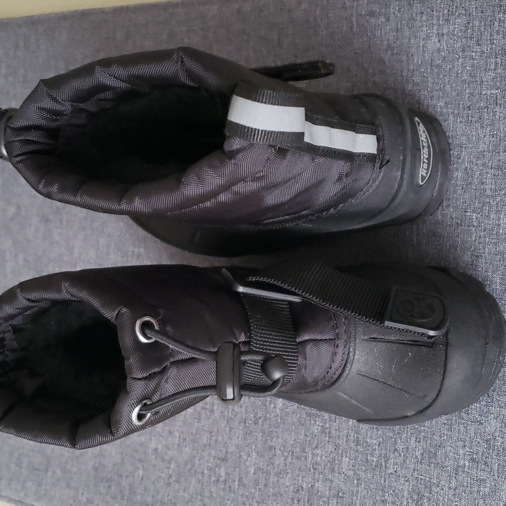 Snow boots